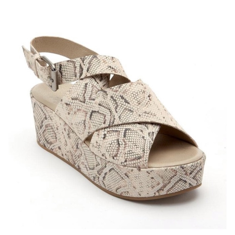 Matisse “Runaway” Wedge size 6